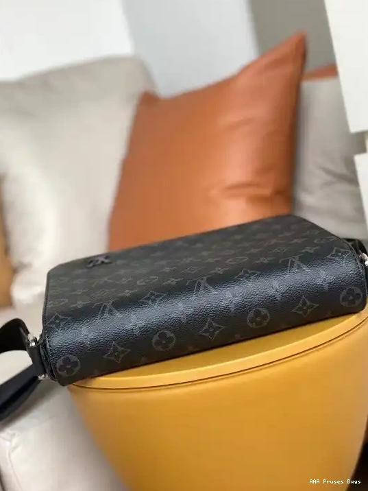 AAA Replica Ru VUITTON PM LOUIS DISTRICT 0606